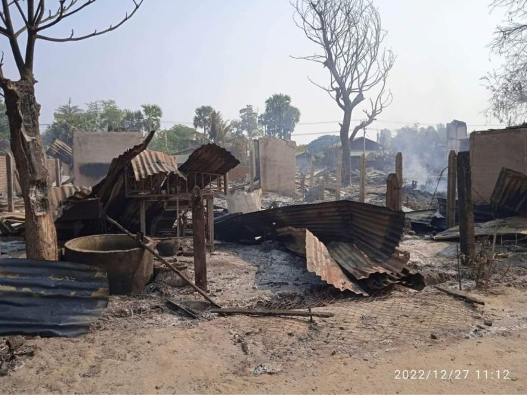 အိမ်ခြေ ၇၀၀ ခန့်အထိ မီးရှို့ခံထားရသည့် ကြည်ဘုရားထွက်ရွာကို စစ်ကောင်စီတပ် ထပ်မံဝင်ရောက် မီးရှို့