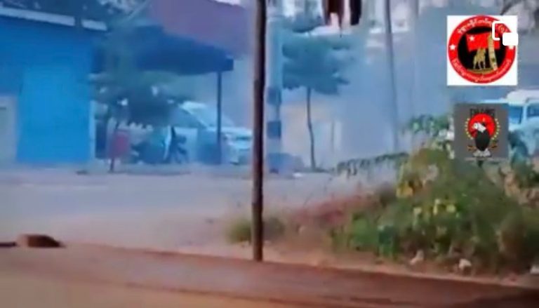 မုံရွာတွင် ရဲကားတစ်စီးကို ကာကွယ်ရေးအဖွဲ့များတိုက်ခိုက်ခဲ့ရာ စခန်းမှူးအပါအဝင် ရဲသုံးဦးသေဆုံး