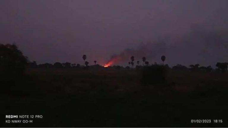 စစ်ဘေးရှောင်များ၏ပစ္စည်းများကို စစ်ကောင်စီနှင့်ပျူစောထီးတပ်ဖွဲ့ဝင်များ ခိုးယူသယ်ဆောင်