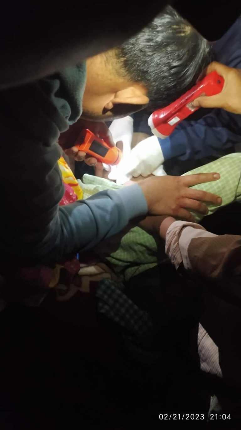 ကျေးရွာအတွင်း လက်နက်ကြီး၊ လက်နက်ငယ်များဖြင့်ပစ်ခတ်မှုကြောင့် အဖွားတစ်ဦးအပါအဝင်ပြည်သူနှစ်ဦးထိခိုက်ဒဏ်ရာရ