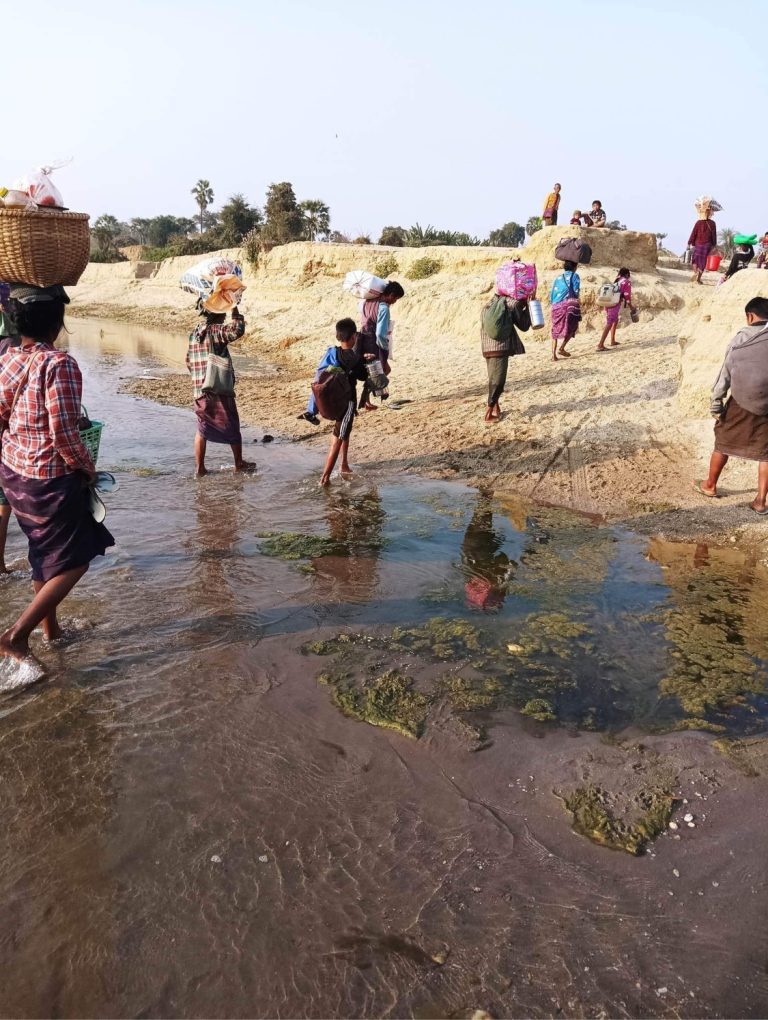 ဆိပ်ဖြူမြို့နယ်ရှိ ကျေးရွာ ၁၀ ရွာကျော် စစ်ကြောင်းလွတ်ရာထွက်ပြေးတိမ်းရှောင်နေရ