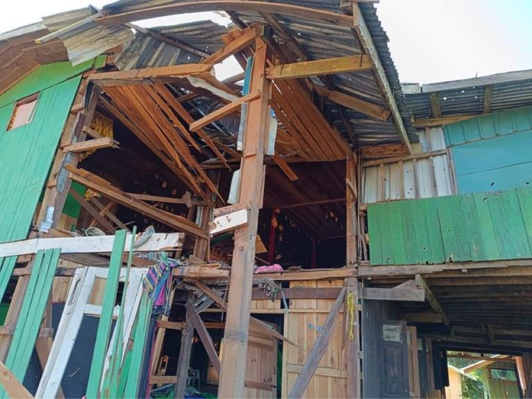 စစ်ဘေးရှောင်များအားကူညီပေးနေသူ လေကြောင်းတိုက်ခိုက်မှုကြောင့် မျက်ကြည်လွှာပေါက်ပြဲခဲ့ပြီး ဆေးကုသစရိတ်လိုအပ်နေ