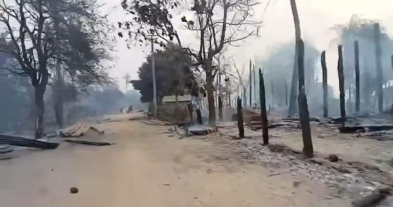 ” အေးအေးချမ်းချမ်းပဲနေကြ ဘာမှမလုပ်ဘူး ” ဟုစည်းရုံးပြောဆို၍ စစ်ကောင်စီတပ်က ရွာလုံးကျွတ်မီးရှို့ဖျက်ဆီး