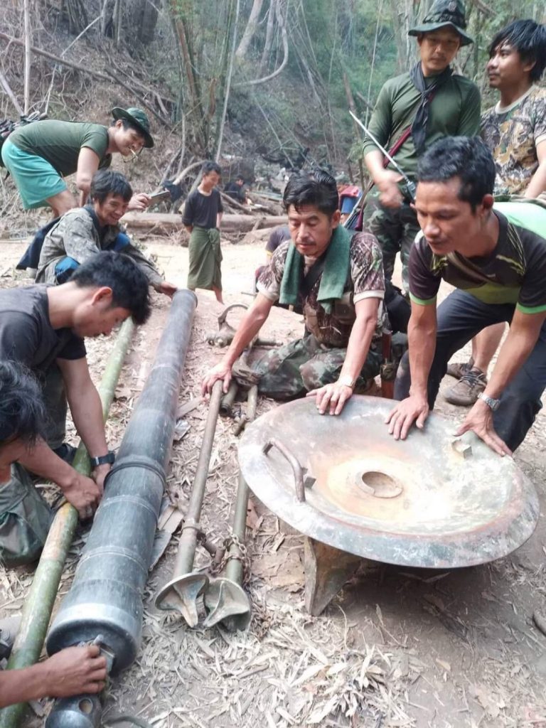 စစ်ကောင်စီတပ်လက်နက်ကြီးစခန်းတစ်ခုကို ကရင်နီပူးပေါင်းတပ်များ ဝင်ရောက်တိုက်၊ စစ်သားများသေဆုံး၍လက်နက်ခဲယမ်းများ သိမ်းဆည်းရမိ