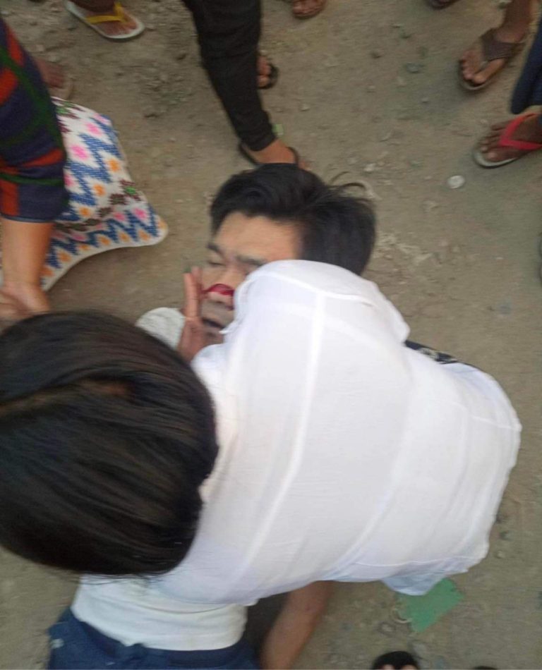 လူစည်ကားရာ ဖားကန့်မြို့ကားကြီးဝန်း၌ အမျိုးသားတစ်ဦး ပစ်ခတ်ခံရပြီး သေဆုံး