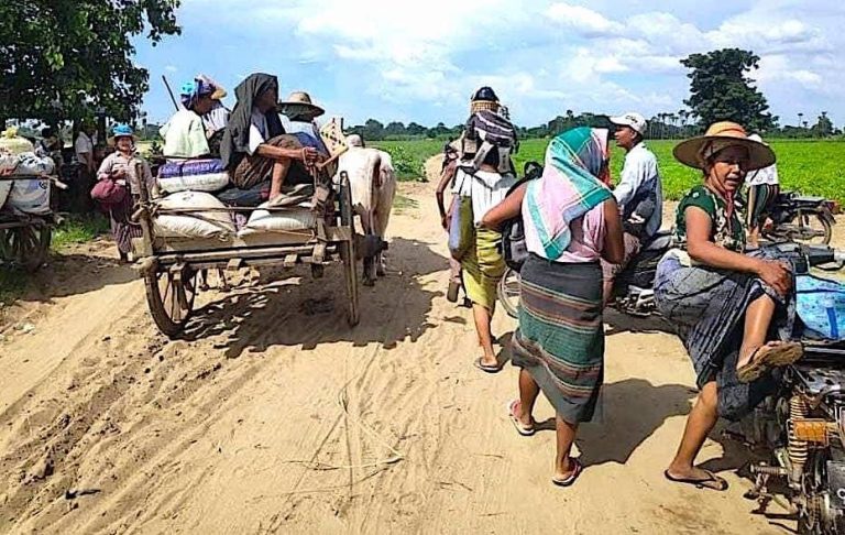 လက်နက်ကြီး ပစ်လို့ ဝက်လက် ဒေသခံတစ်ထောင်ကျော် တိမ်းရှောင်နေရ