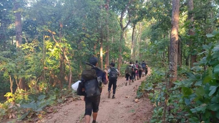 PDF စစ်ကြောင်း ကင်းပုန်းဝပ်တိုက်ခိုက်ခံရပြီး  ၇ဦး ကျဆုံး