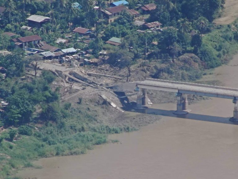 စစ်ကောင်စီတပ်စခန်း ၅ ခု တစ်ပြိုင်တည်း အတိုက်ခံရ