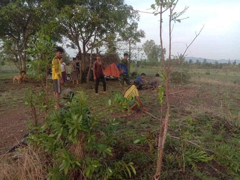 ပျူစောထီးအဖွဲ့ထဲဝင်ရန် ဖိအားပေးစေခိုင်းနေသောကြောင့် ရွာလုံးကျွတ်ထွက်ပြေးနေရ