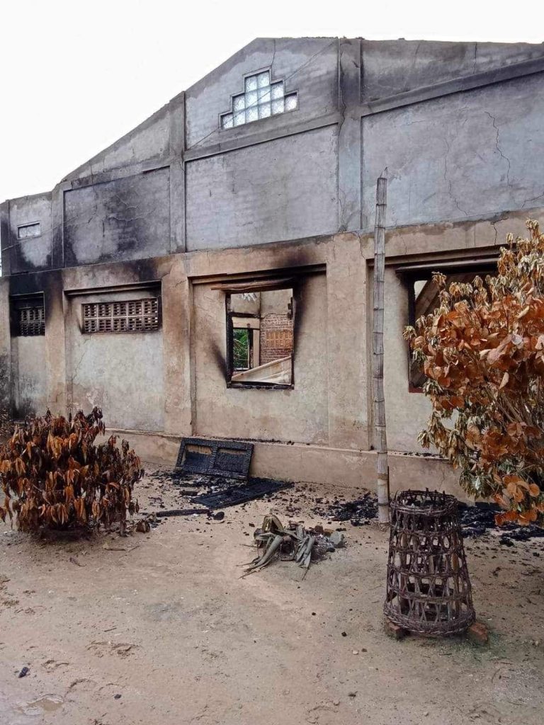 ကေအဲန်ယူ တပ်မဟာ ၃ နယ်မြေရှိ နေအိမ် ၁၀၀ ကျော်မီးရှို့ခံရ