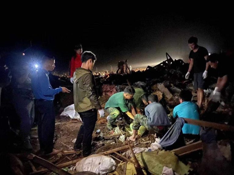 NCA နှစ်ပတ်လည် ဖိတ်ကြားထားသည့် စစ်ကောင်စီက KIO ဌာနချုပ်ရှိရာ လိုင်ဇာကို ဗုံးကြဲတိုက်ခိုက်၊ ကလေးငယ်များအပါအဝင် ၃၀ နီးပါးသေဆုံး