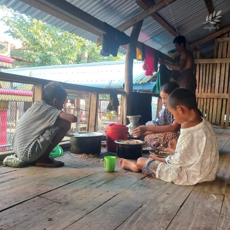 ရခိုင်ရှိစစ်ရှောင်များနှင့် ဒေသခံများစားနပ်ရိက္ခာ ပြတ်လပ်လာ