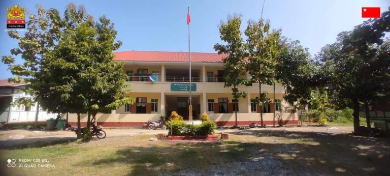 ကောလင်း မြို့ပေါ်၌ ပြည်သူ့တော်လှန်ရေး အလံတော်လွှင့်ထူ