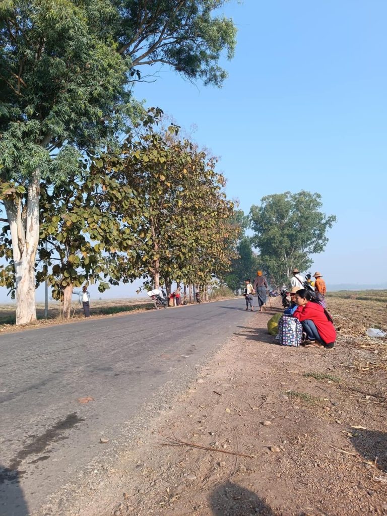 စစ်ကြောင်းထိုးလာသောကြောင့် ကယ်ဆယ်ရေးလုပ်ငန်းများအပြင် သေဆုံးသူများ၏ ရုပ်အလောင်းများလည်း မကောက်နိုင်သေး