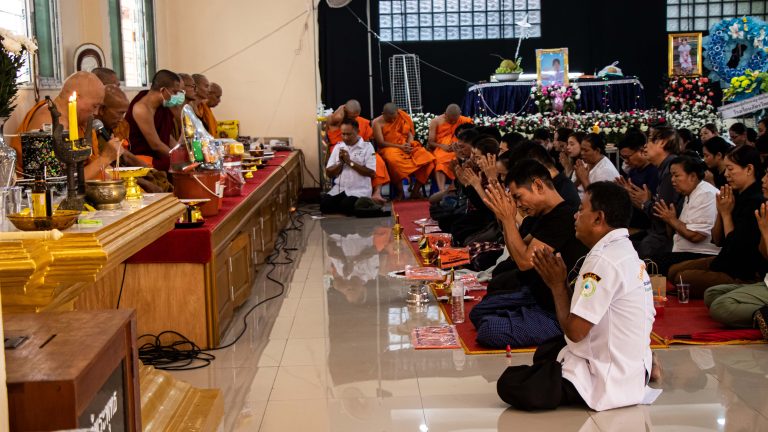 မဲဆောက်တွင် ယာဥ်တိုက်မှုကြောင့်ကွယ်လွန်ခဲ့သော ကျောင်းသူ မနန်းသီရိနိုင်၏ ဈာပနကျင်းပ