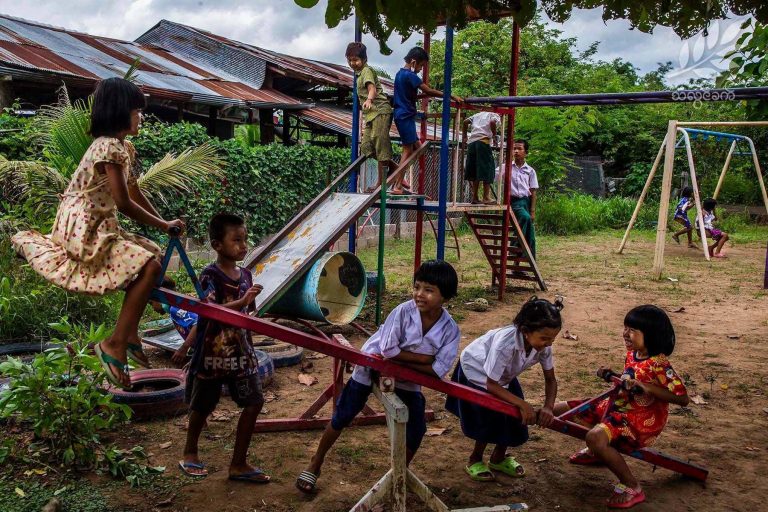 ထိုင်းနိုင်ငံဖွား ရွှေ့ပြောင်းနှင့်တိုင်းရင်းသားတို့၏ကလေးများ ထိုင်းနိုင်ငံသားဖြစ်ခွင့်ရသင့်ဟု TDRI ဒါရိုက်တာပြော