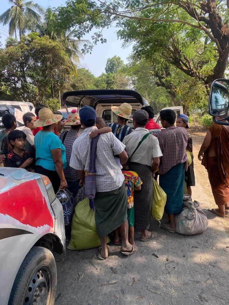 စစ်ကြောင်းထိုးလာသည့်အတွက် ဇရပ်ကြီးဒေသခံများ ထပ်မံတိမ်းရှောင်နေရ၊ ဒေသခံ တချို့ ဖမ်းဆီးခံနေရမှုများ ရှိနေ
