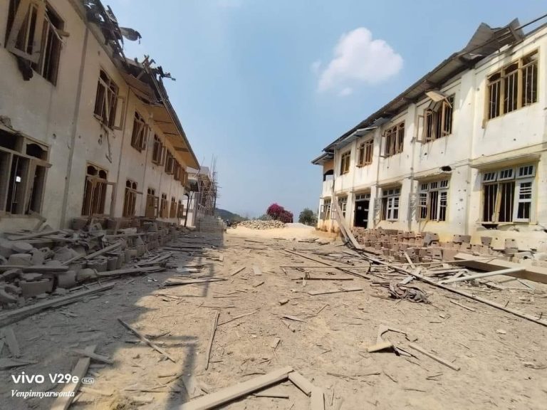 စစ်ကောင်စီ၏ဗုံးကြဲမှုကြောင့် ဆီဆိုင်မြို့နယ်က ဘုန်းကြီးကျောင်းဆောင်များပျက်စီး