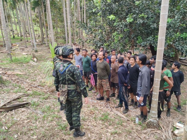 တိုက်ပွဲဖြစ်ပွားခြင်းမရှိဘဲ စစ်ကောင်စီတပ်သား ၂၆ ဦး ထိုင်းနိုင်ငံဘက်ထွက်ပြေး