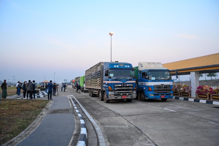 မြန်မာဒုက္ခသည်များအတွက် လူသားချင်းစာနာမှုအကူအညီများ ထိုင်းပေးအပ်