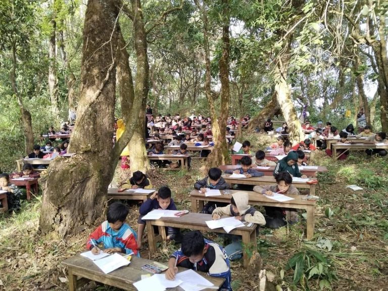 စစ်ရှောင်ရင်းစာမေးပွဲဖြေဆိုခဲ့သည့် ကန်ပက်လက်ကျောင်းသားများ အားလုံးနီးပါးအောင်မြင်