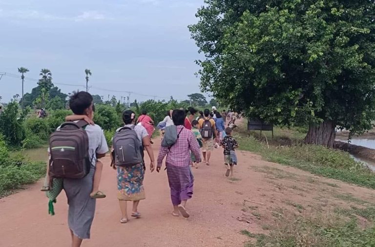 နာရေးလုပ်နေစဉ် စစ်ကြောင်းထိုးလာသဖြင့် ပြည်သူများတိမ်းရှောင်ရ