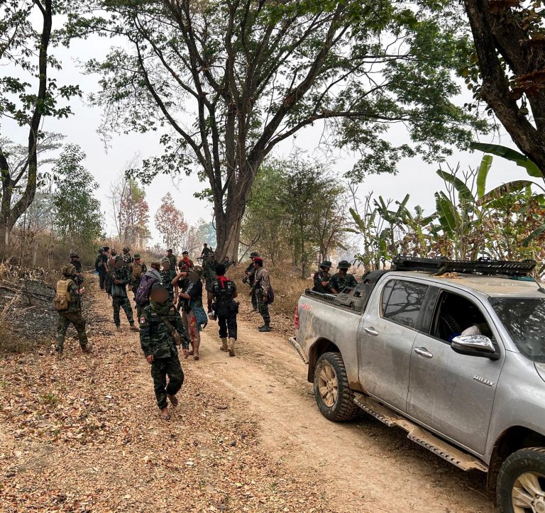 ကရင်လက်နက်ကိုင်သုံးဖွဲ့ ပူးပေါင်း၍ ဝေါလေ ထီးကပလယ်စခန်းသိမ်းတိုက်ပွဲ ဆင်နွှဲနေ