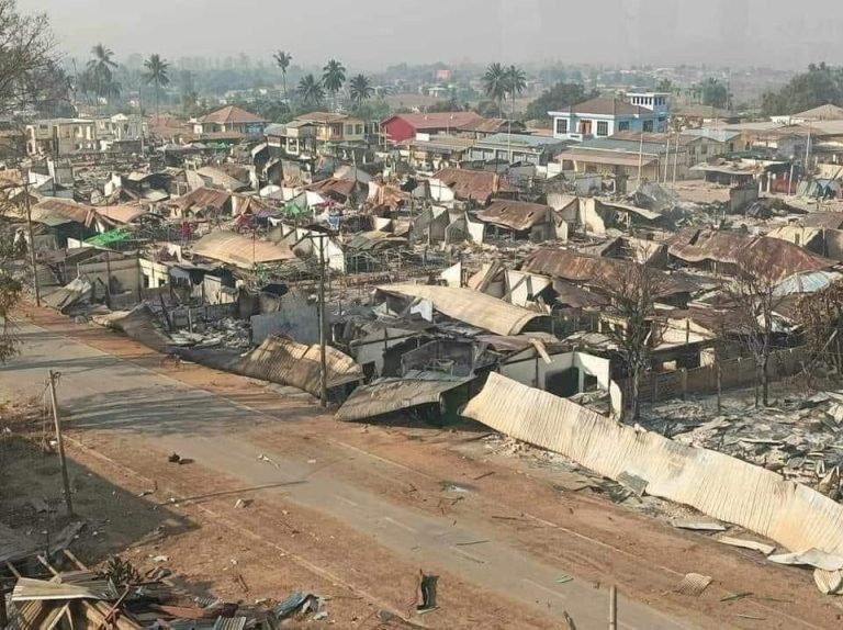 ဆီဆိုင်မြို့တွင်းပြန်ဝင်ရန်ကြိုးစားသူများကို စစ်ကောင်စီပစ်ခတ်