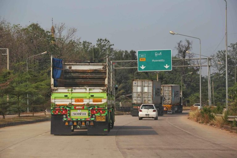 မြန်မာ့နယ်စပ်ကုန်သွယ်ရေးစခန်း ခြောက်ခုကို တိုင်းရင်းသားလက်နက်ကိုင်(EAOs)တွေနဲ့ တော်လှန်ရေးအင်အားစုတွေက ထိန်းချုပ်ထား