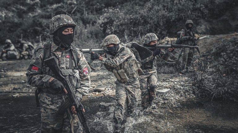 ပြင်ဦးလွင်မြို့စစ်တက္ကသိုလ် – DSA ကို ဒုံးမိုးရွာခဲ့ဟု MDY-PDF ကပြော