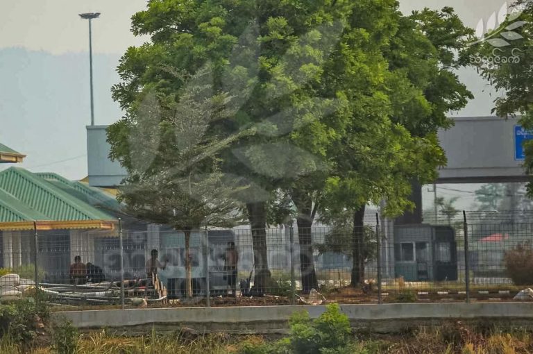 အမှတ် ၂ တံတားအောက်ရှိ စစ်ကောင်စီတပ်ဖွဲ့ဝင်များကို ရှင်းလင်းနိုင်