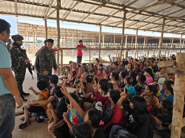 မြဝတီ အမှတ် (၂) တံတားအနီး တိုက်ပွဲကြောင့် သောင်းရင်းကမ်းနဖူးတွင် ဒေသခံထောင်ချီ တိမ်းရှောင်နေရ