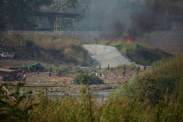 မြဝတီတိုက်ပွဲအတွင်း စစ်ကောင်စီက တစ်ရက်တည်း ဗုံးရာကျော် ကြဲချ