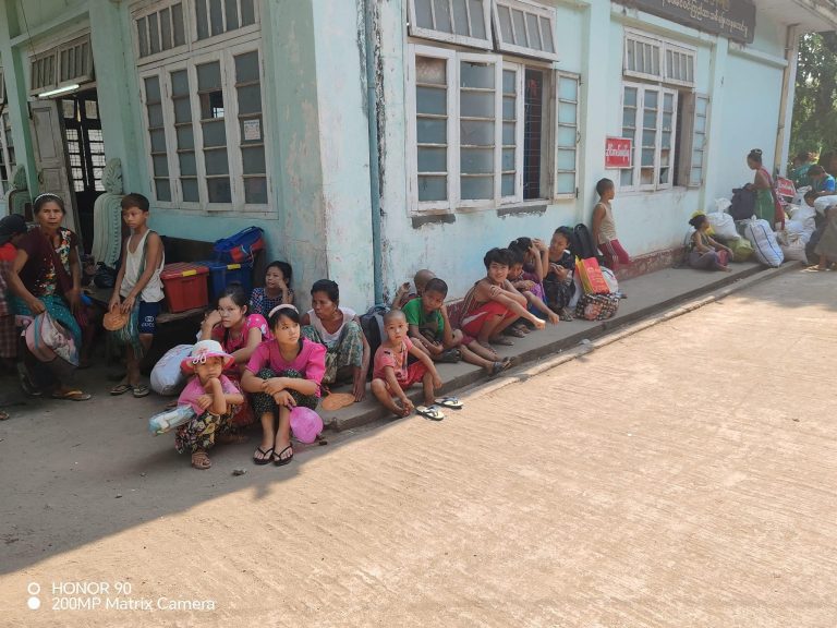 စစ်ကောင်စီလက်နက်ကြီးကြောင့် သံတောင်ဒေသခံများထွက်ပြေးနေရ