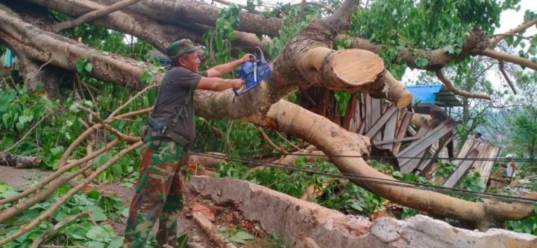 နမ္မတူမြို့နယ်တွင် လေဆင်နှာမောင်းတိုက်ခတ် နေအိမ် ၈၀ ကျော်ပျက်စီး
