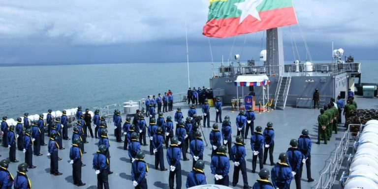 ကျေက်ဖြူရှိ သစ်ပုတ်တောင်နှင့် အုန်းကြိမ်ရေတပ်စခန်းက နေ့စဥ်လက်နက်ကြီးပစ်ခတ်နေ