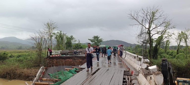 ဘီးလင်း မစောတံတား ဖြတ်သန်းခွင့်ပိတ်ထားသဖြင့် ကားများပိတ်မိနေ