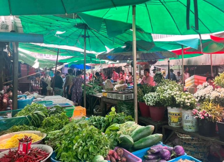 ရွှေဈေး ဒေါ်လာဈေးမြင့်တက်နေသည့်အပြင် အခြေခံစားသောက်ကုန်များပါ အဆမတန်ဈေးတက်နေ