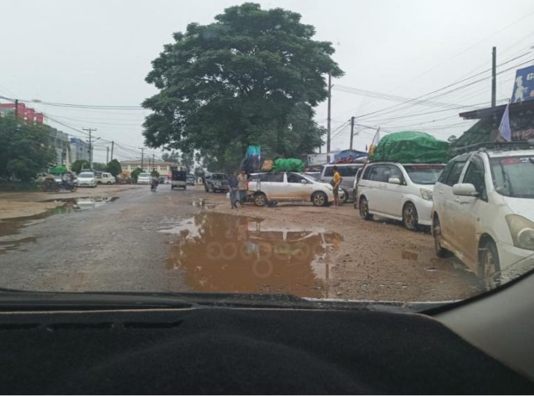 လားရှိုး-မန္တလေး ကားခများ ၃ ဆ ဈေးတက်