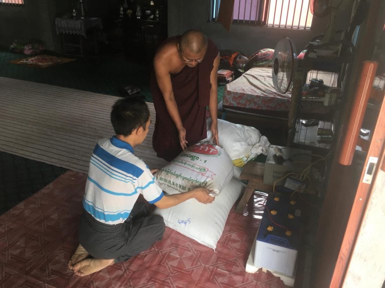 ဇရပ်ကွင်းတွင် ပိတ်မိနေသည့် မိုးကုတ်စစ်ဘေးရှောင်ထောင်ချီ အကူအညီများလိုအပ်