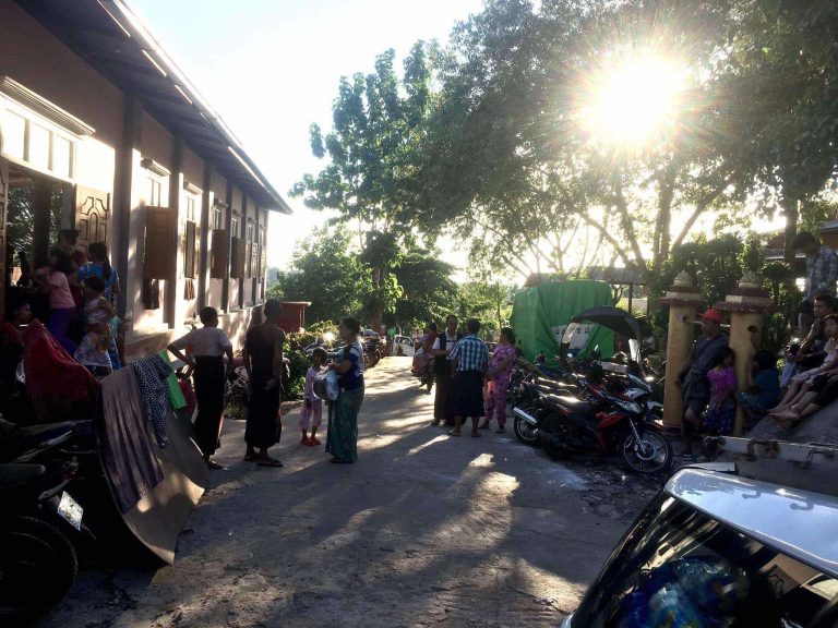 မိုးကုတ်စစ်ရှောင်များ လမ်းခရီးတွင် ၁၁ ရက်ကြာ ပိတ်မိနေ