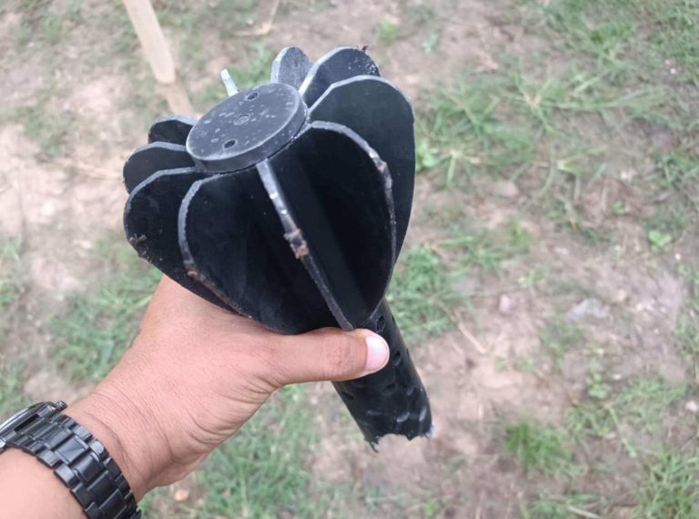 လေးကေ့ကော်အမြောက်ကုန်းမှ ပစ်လိုက်သည့်လက်နက်ကြီးကျည် DKBA ခြံထဲ ကျရောက်ပေါက်ကွဲ