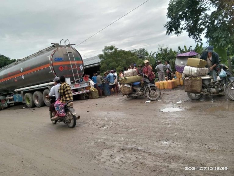 စစ်ကောင်စီက မန္တလေး – မြစ်ကြီးနား ကားလမ်းပိတ်ဆို့မှုကြောင့် ကုန်စည်စီးဆင်းမှု ခက်ခဲ