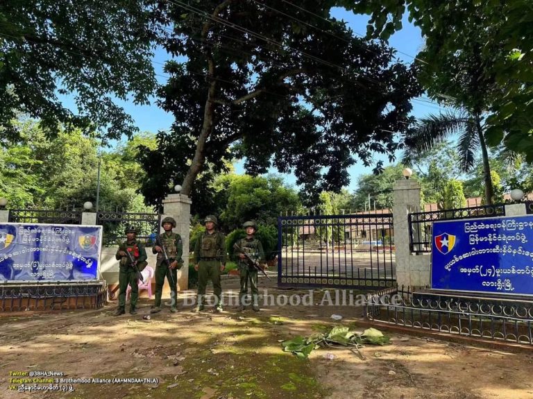 လားရှိုး အရှေ့မြောက်တိုင်း စစ်ဌာနချုပ် တပ်စခန်းများကို သိမ်းပိုက်နိုင်သည်ကို MNDAA ဓာတ်ပုံနှင့်တကွ ထုတ်ပြန်