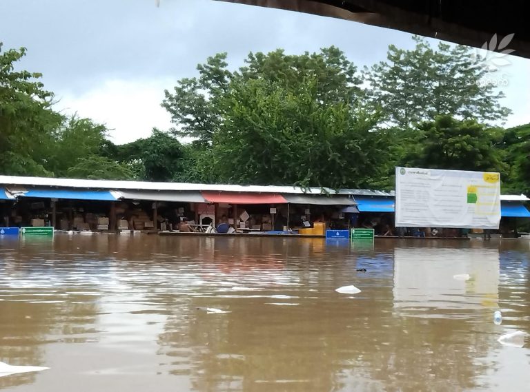 ထိုင်း-မြန်မာချစ်ကြည်ရေး အမှတ် ၁ တံတားအနီးက နေအိမ်နဲ့ ဈေးဆိုင်တချို့ ရေမြုပ်