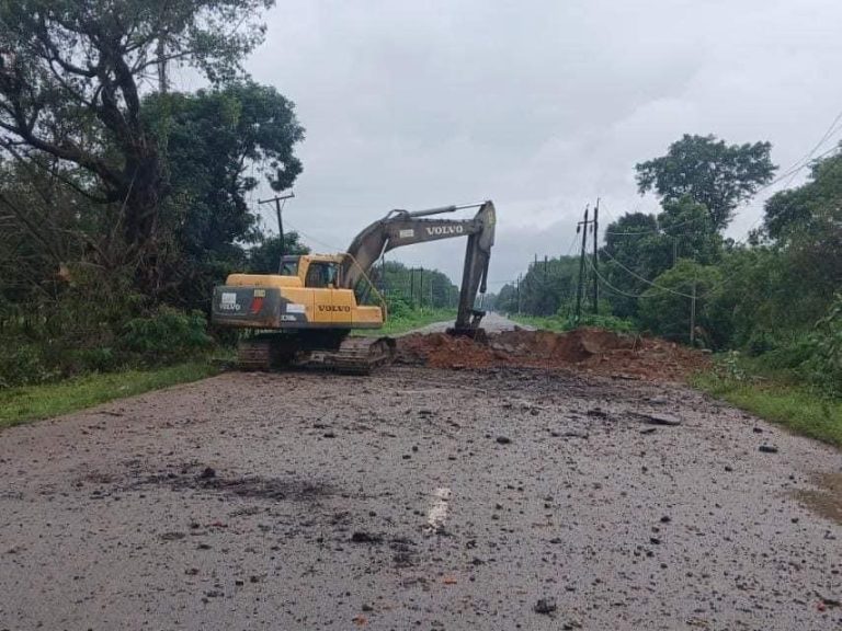 ရန်ကုန်- မော်လမြိုင်ကားလမ်းပေါ်ရှိ မိုင်းခွဲခံရသည့်တံတား မြေဖို့ကာ ယာယီဖြတ်သန်းခွင့်ရ