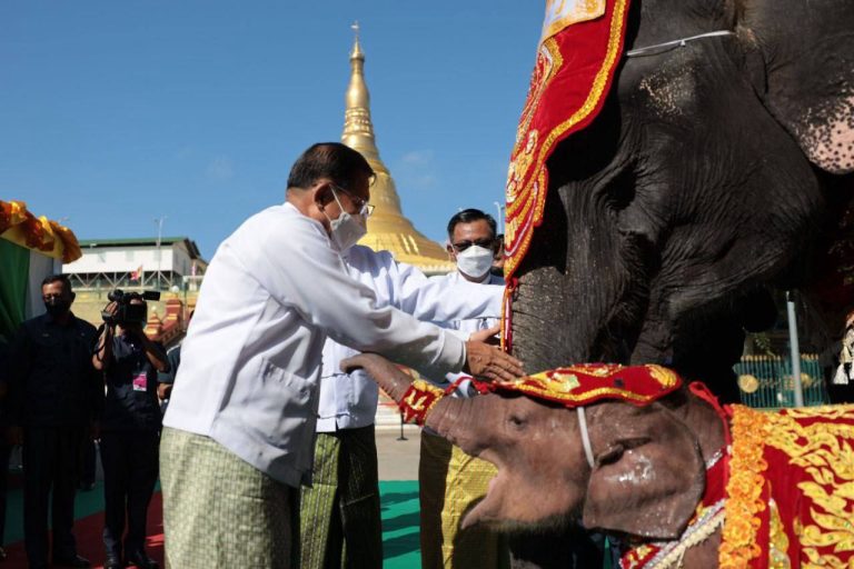 ဆင်ဖြူတော်ဖမ်းဖို့ ကာချုပ်က အမိန့်ပေး၊ စစ်အရာရှိတွေကို ကိုးကန့်တပ်ကဖမ်း၊ ကြံ့ဖွံ့ဥက္ကဌက ရုရှားကို အကူအညီတောင်း