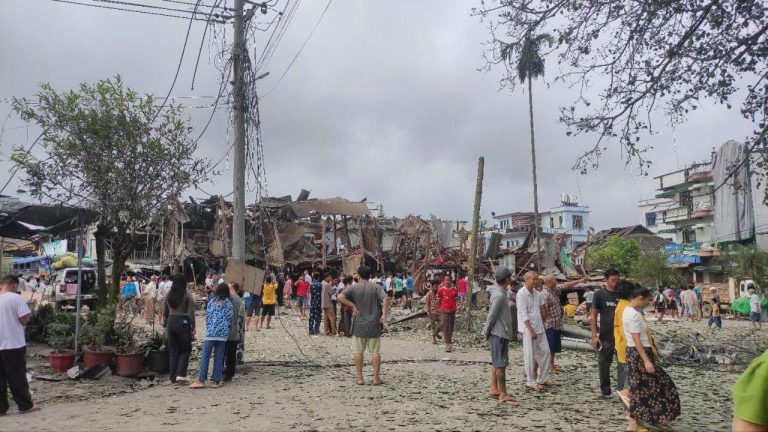 နမ့်ခမ်းတွင် လေကြောင်းတိုက်ခိုက်ခံရပြီးနောက် ဈေးဆိုင်တစ်ချို့ပိတ်ထား