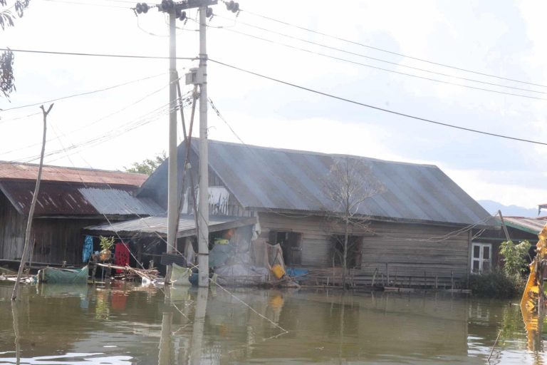 စစ်တပ်၏ပိတ်ဆို့မှုကြောင့် ကရင်နီ ရေဘေးကယ်ဆယ်ရေးအခက်ကြုံ