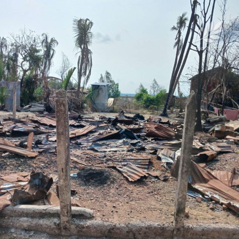 ရခိုင် လုံးကျေးရွာကို စစ်ကောင်စီမီးတင်ရှို့